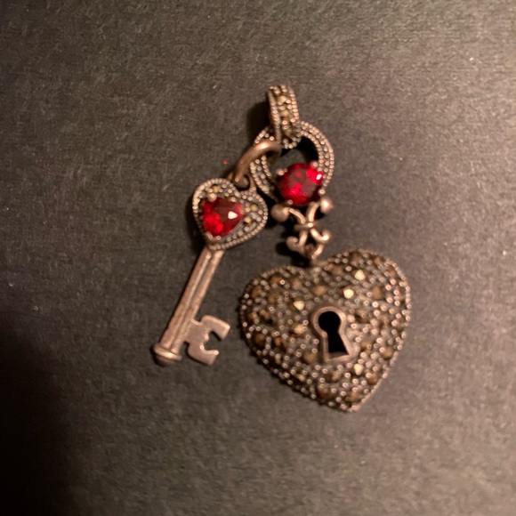 Judith Jack Sterling silver Marcasite key & heart dangle with stones. - Picture 3 of 5